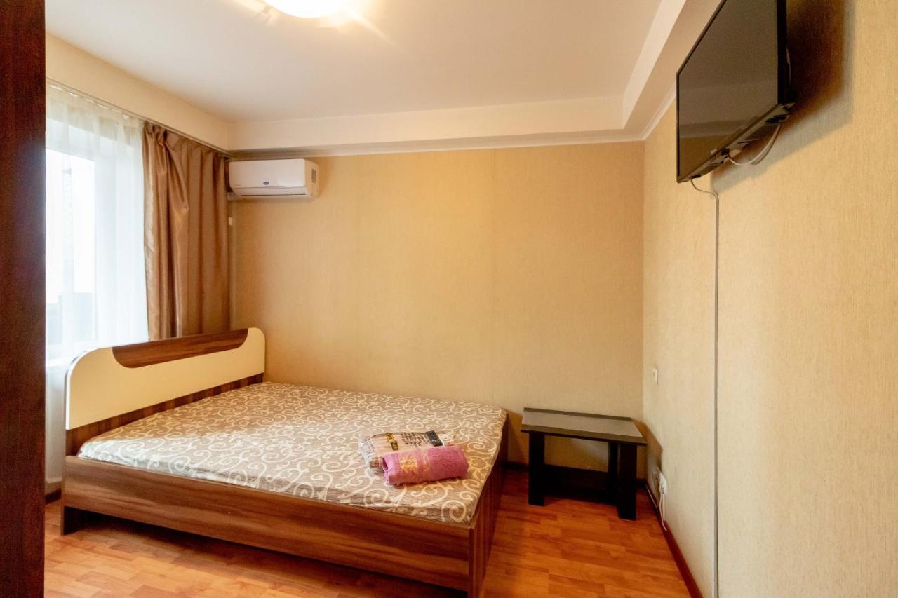 Kvartirkoff Na Geroev Dnepra 3 Kiew Exterior foto